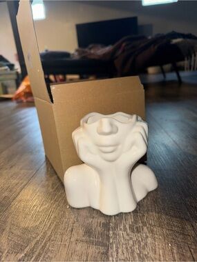 White Ceramic Face Sculpture Planter – Modern Home Art